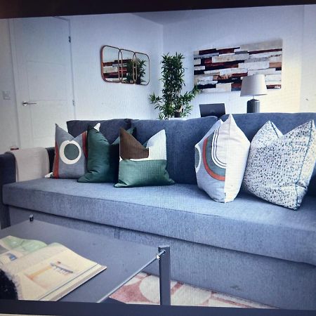 4-Level Luxury 2 Bedroom House Sleeps 6, Rooftop, Harry P & Free Parking Watford  Dış mekan fotoğraf