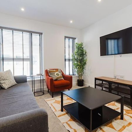 4-Level Luxury 2 Bedroom House Sleeps 6, Rooftop, Harry P & Free Parking Watford  Dış mekan fotoğraf