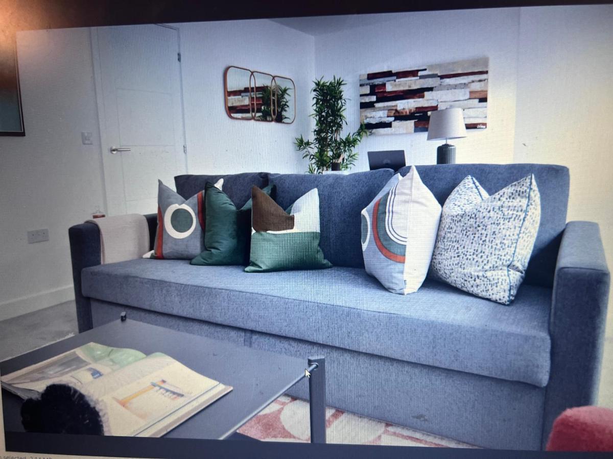 4-Level Luxury 2 Bedroom House Sleeps 6, Rooftop, Harry P & Free Parking Watford  Dış mekan fotoğraf