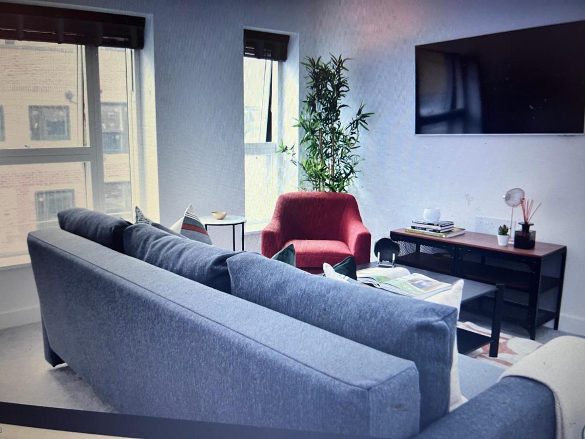 4-Level Luxury 2 Bedroom House Sleeps 6, Rooftop, Harry P & Free Parking Watford  Dış mekan fotoğraf