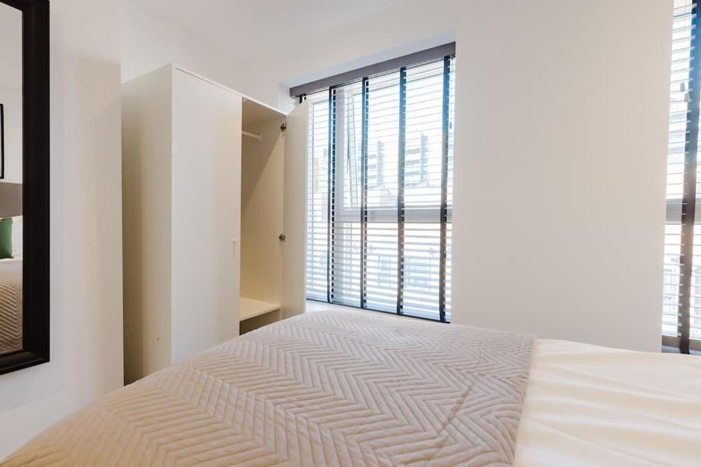 4-Level Luxury 2 Bedroom House Sleeps 6, Rooftop, Harry P & Free Parking Watford  Dış mekan fotoğraf